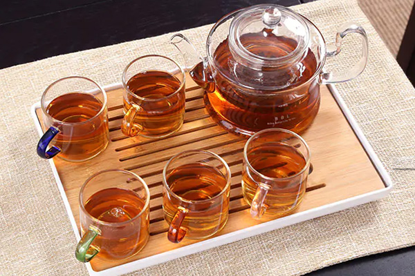 某知名餐飲品牌前段時(shí)間被查出餐具大腸桿菌超標(biāo)！??！吃飯前燙餐具真的安全么？
